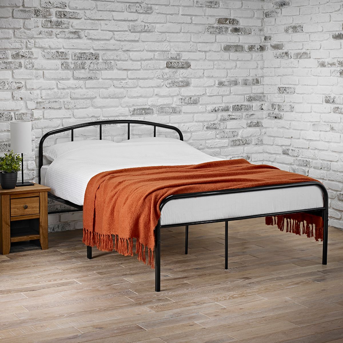 Milton 4.6 Double Bed Black